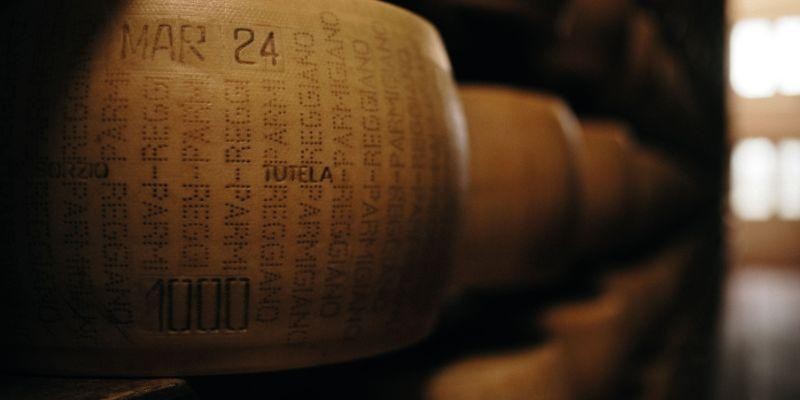 Sicurezza alimentare: perché il Parmigiano Reggiano del 4 Madonne Caseificio dell’Emilia può essere considerato un alimento sicuro